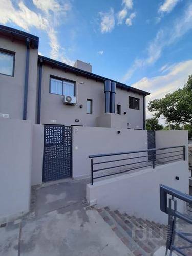Imagen 6 de 24 de Venta De Duplex 2 Dormitorios En B° San Fernando - Complejo Cerrado