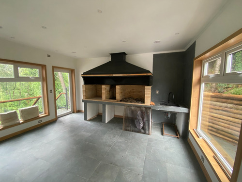 Casa De 3 Pisos De 350 M2, 6d 4b, Altos Del Cruces, Valdivia