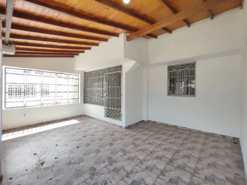 Casa En Arriendo En Prados Del Este. Cod A30234