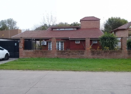 Espectacular Casa Quinta En Ezeiza , Barrio El Trebol .