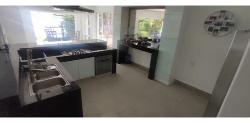 Residencia En Venta A Orilla Del Lago Yutti