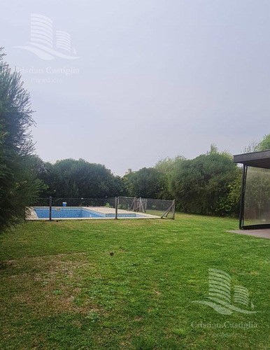 Casa En Venta San Isidro Labrador - 5 Ambientes Con Dependencia De Servicio