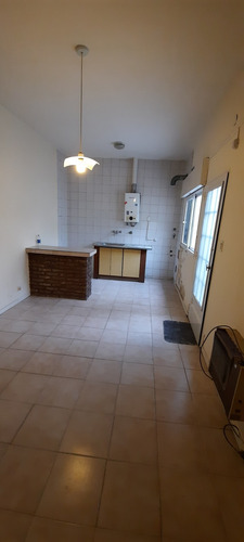 Imagen 8 de 14 de Bajo El Valor !!! 3 Departamentos De 2 Amb. Con Patio Y Espacio Aéreo. Venta En Block Ideal Inversor!!!