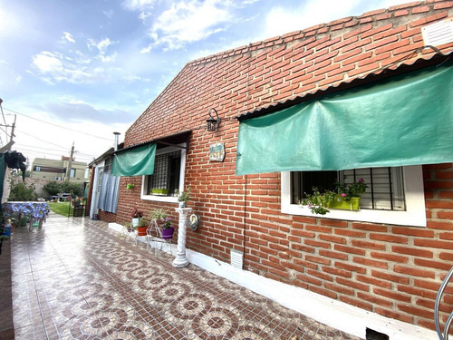 Imagen 27 de 28 de Casa De 2 Dormitorios En Venta Con Pileta Y Parrillero - Hostal Del Sol - Fisherton