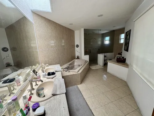 Céntrica Residencia En Venta- Rinconada Jacarandas