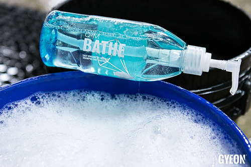 Imagen 5 de 8 de Gyeon Q2m Bathe Premium Shampoo Ph Neutro 1000ml Concentrado
