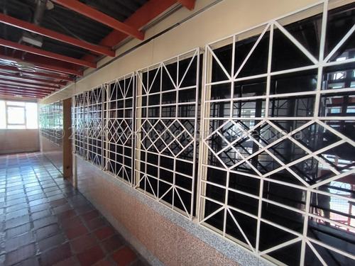 Mini Centro Comercial En Venta En La Mora I 24-29093 Irrr