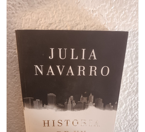 Historia De Una Canalla - Julia Navarro
