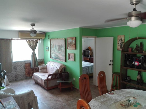 Apartamento En Res.brisas Del Mar Higuerote