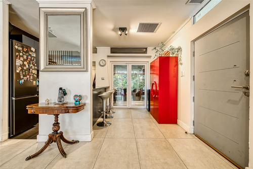 Moderna Y Eficiente Casa En Las Condes, Sector Residencial