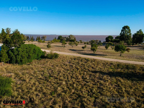 Primera Linea Frente Al Rio. Terreno Arbolado, Cercano A Playa, Zona Turística. Seguridad.