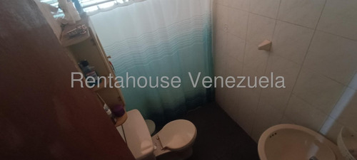 Excelente Y Amplia Casa 2 Plantas Con Anexo Y Local De Peluqueria. Ubicada En El Barrio Luis Herrera Cerca Del Patio Y Talleres Del Metro De Valencia En La Vía Hacia El Paito