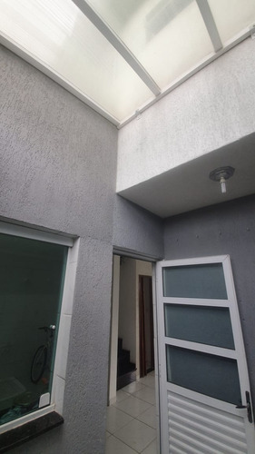 Casa Com Três Quartos Em Condominio