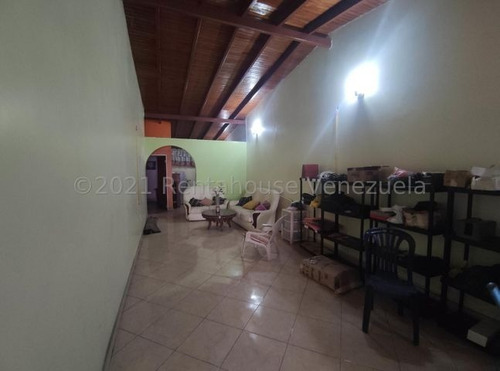 Imagen 10 de 30 de Casa La Mulera Maracay 04 Dormitorios 04 Baños Gran Tamaño 22-1556 ##