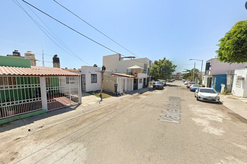 Remate!!!...invierte Y Obten Ganancias. Casa Adjudicada Valle De Aragón 188, Valle Dorado, Mezcales, Nayarit, México