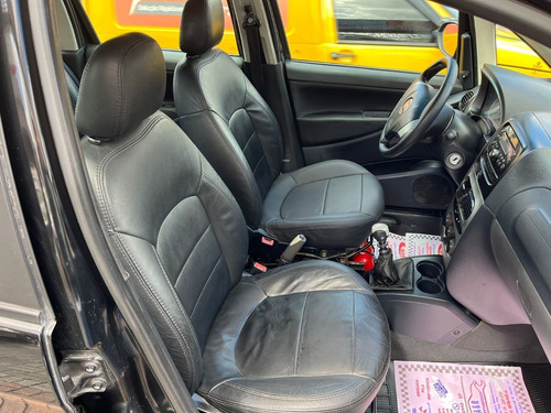 Imagem 11 de 13 de Fiat Idea Attractive 1.4 8v (flex)