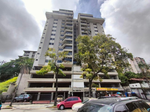 Apartamento En Venta En Los Chaguaramos. Yr242162. Apartamento 4hab 3 Baños, Maletero, Tanque De Agua; Muy Ventilado E Iluminado, Con Vista De 200 Grados Al Avila Y Panorámica De La Ciudad.
