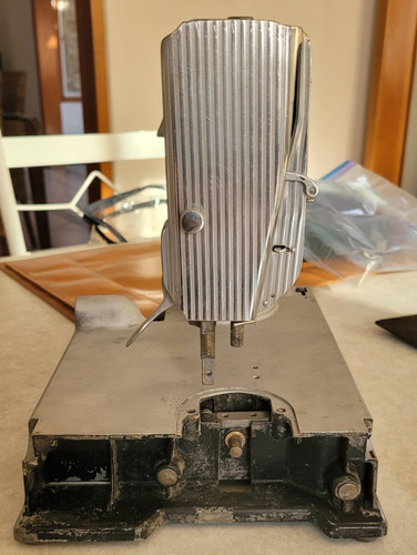 Antigua Singer Featherweight 221 (Usado)