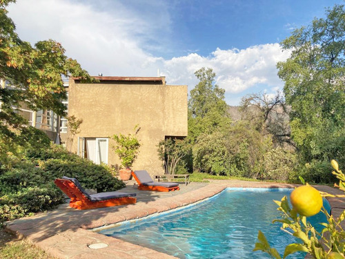 Casa De 4 Dormitorios Con Increíble Vista A Santiago