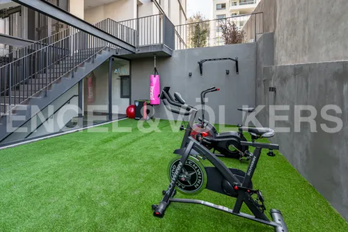 En Av. Las Condes, Moderno Departamento