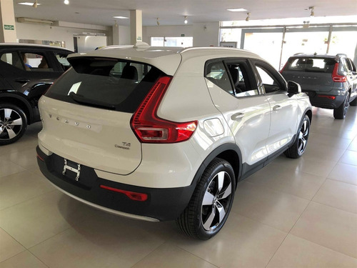 Imagem 3 de 15 de Volvo Xc40 2.0 T4 Momentum Awd Gaso Geartronic 2020/2020 0km