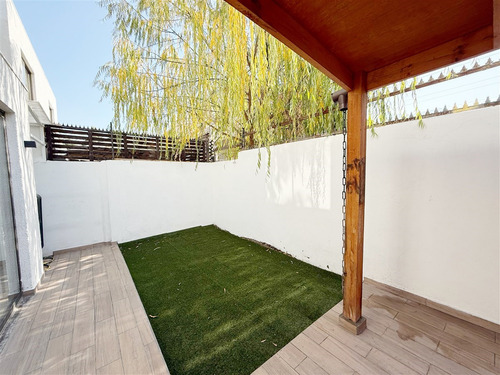 Casa En Arriendo De 4 Dorm. En Huechuraba