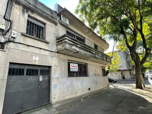 Imagen 2 de 18 de Casa De Dos Niveles Próximo A Hospitales Macari Vende