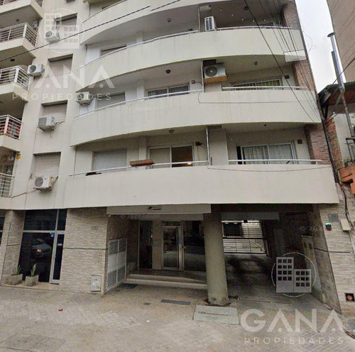 Venta Cochera En  Zona Abasto De Rosario Semicubierta