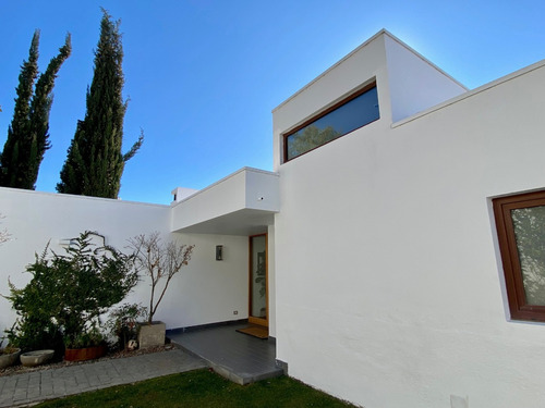 Se Vende Espectacular Casa En Condoinio / Con Novación