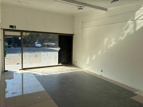 Local Comercial Av Chicureo - Strip Center
