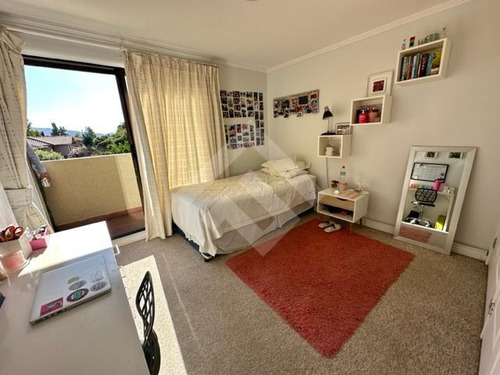 Se Vende Impecable Casa De 4 Dorm. + Serv. En Pie Andino