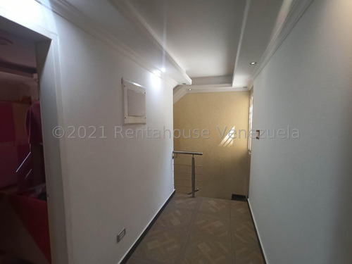 Casa En Venta En El Limon Maracay Aragua 23-15629 Irrr