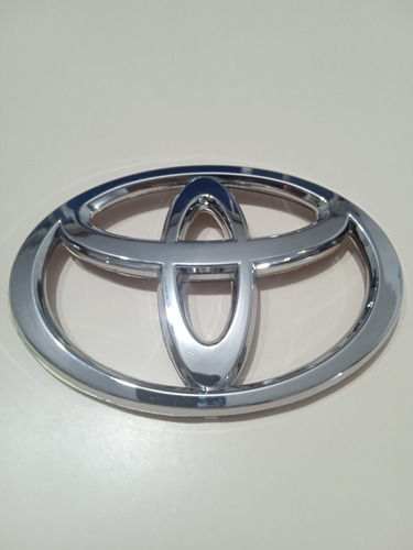 Emblema Logo Cromado Parrilla Toyota Hilux Vigo