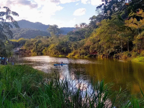 Chácara Com Bela Casa E Lagoa