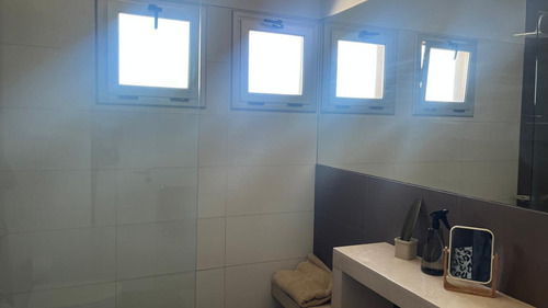 Venta De Casa Moderna 6 Amb. En El Country El Rocio Canning