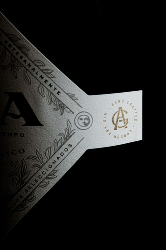 Imagen 4 de 7 de Aura Gin Handcrafted Premium London Dry 700ml