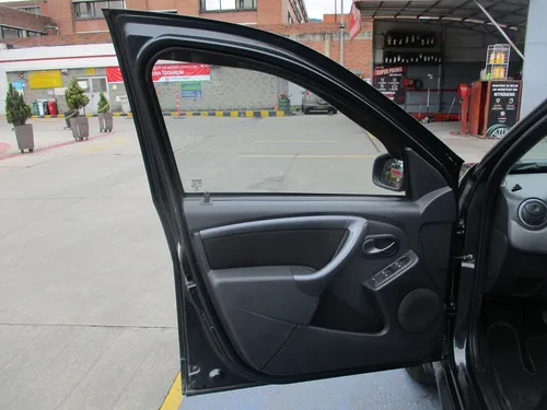 Renault Duster DYNAMIQUE 4X2 2000CC MT AA