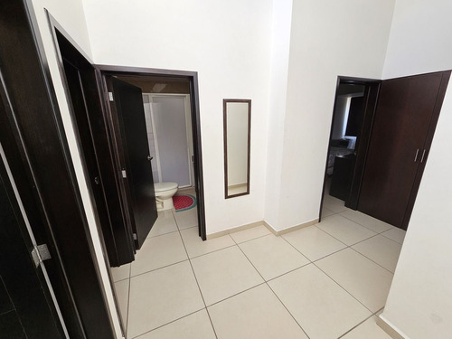 Casa En Venta En Tejeda Corregidora, 4 Habitaciones Y Jardín