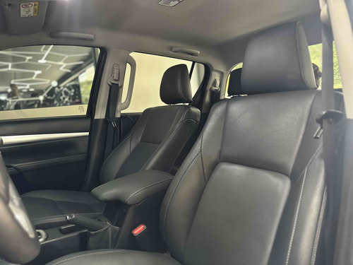 Toyota Hilux 2.8 D-4D TURBO DIESEL CD SRX PLUS 4X4 AUTOMÁTICO