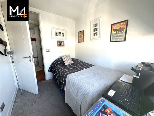 Amplio Departamento De 4 Dorm. En Calle Tranquila