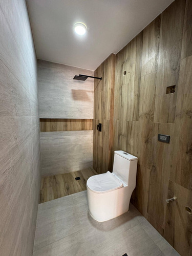 Townhouse De Lujo En Terrazas De Camoruco - Wc