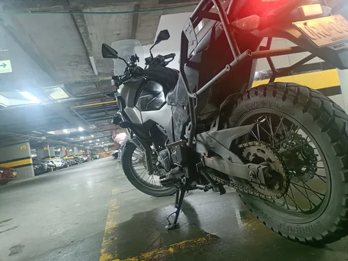 Moto Versys 300cc Con Baúl Y Anclaje Para Alforjas.