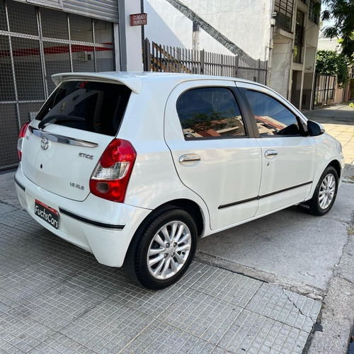 Imagen 5 de 25 de Toyota Etios 1.5 Xls