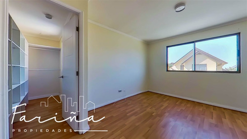 Arriendo Casa 3d, 4 Baños Y Servicio - Portones De Chicureo