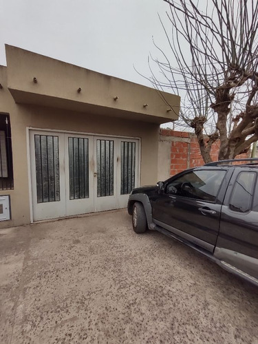 Calle 152bis Esq 521 - Casa 2 Dormitorios C/ Cochera Y Monoambiente