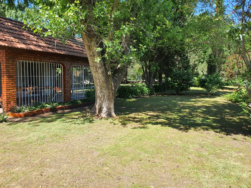 Imagen 6 de 20 de Hermosa Casa Quinta Con Quincho Y Pileta.