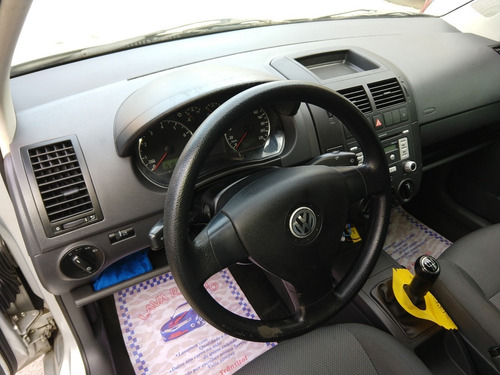Volkswagen Polo Sedã 1.6 Flex