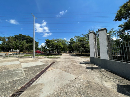 Terreno Comercial En Renta Sobre El Libramiento Sur Con Todos Los Servicios.