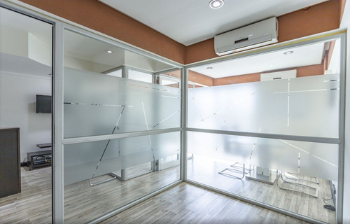 Venta Lomas De Zamora Oficina Super Luminosa 45m2, Al Frente Sobre Av. Hipolito Yrigoyen!