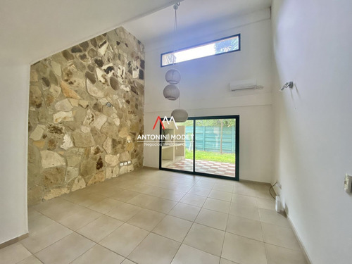 Imagen 2 de 21 de Departamento Tipo Duplex En Venta En Pilar